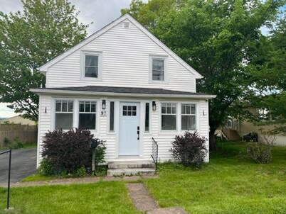 “The Hill House” - Newly renovated