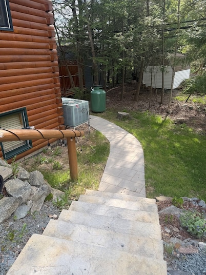 The Cozy Cabin Nook - Heart of Fall River