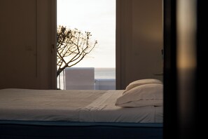 3 bedrooms, iron/ironing board, free WiFi, bed sheets - Bouganville by IschiaExp (Ischia Porto)