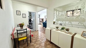 Family Apartment, Balcony | Dining - Residencial Plaza D'Argenti (Praia Grande)