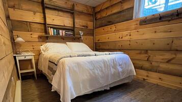 Suite, Lake View, Lakeside | Laptop workspace, free WiFi
