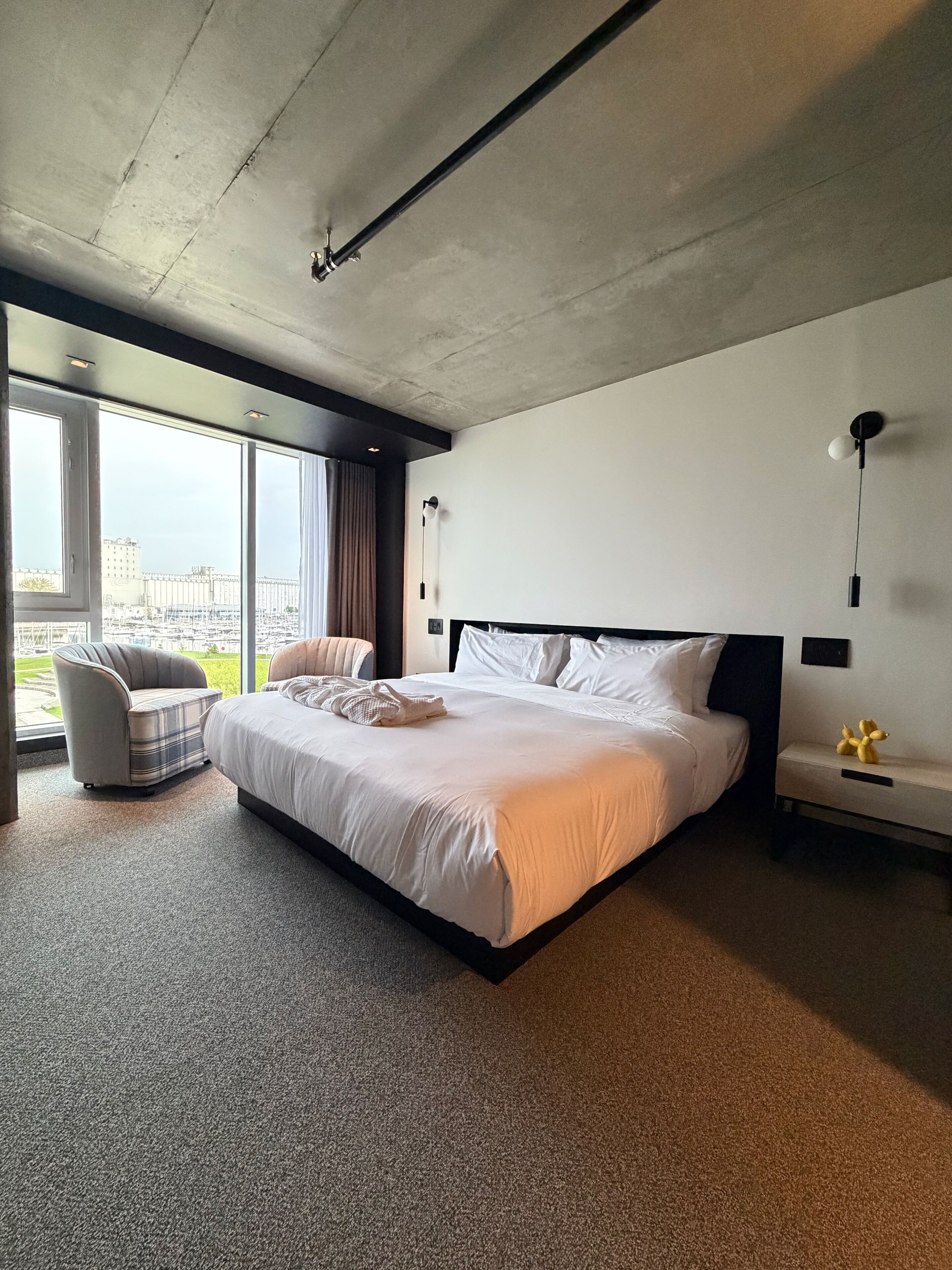 Loft, 1 King Bed, City View | Egyptian cotton sheets, premium bedding, down comforters, pillowtop beds
