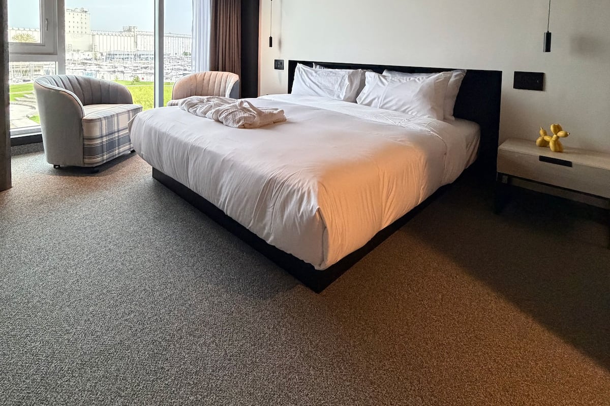Loft, 1 King Bed, City View | Egyptian cotton sheets, premium bedding, down comforters, pillowtop beds