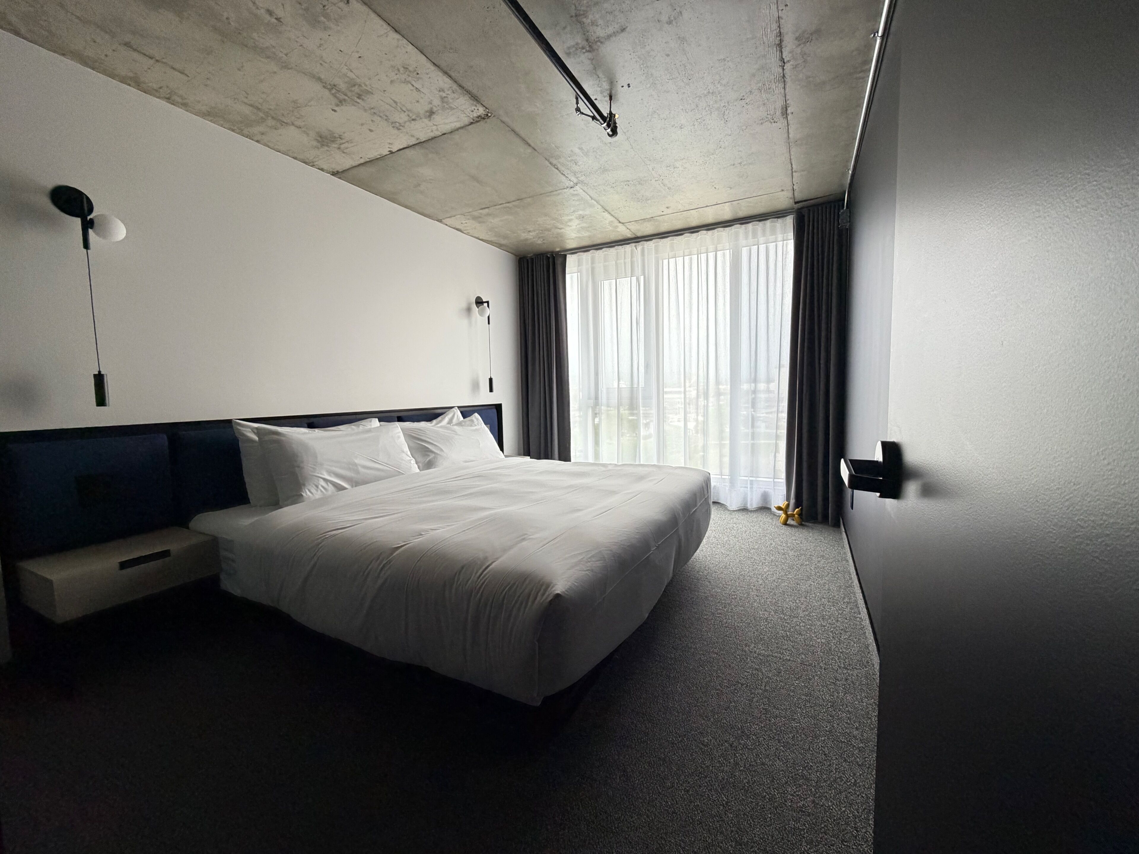 In-room safe, desk, free WiFi
