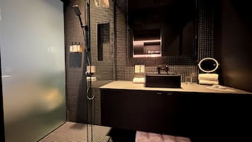 Loft, Marina View | Bathroom | Shower, hair dryer, towels, soap