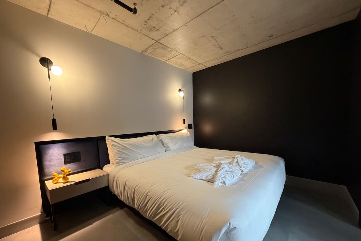 Suite, Courtyard View | Egyptian cotton sheets, premium bedding, down comforters, pillowtop beds