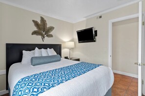 Tabla de planchar con plancha, wifi y ropa de cama 