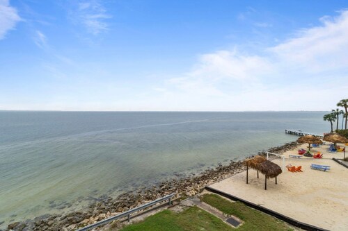 Spacious Tampa Bay Suite w/ Conservation Views