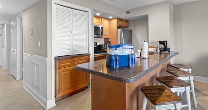 1BR Oceanfront Suite w/ Beach & Marina Access