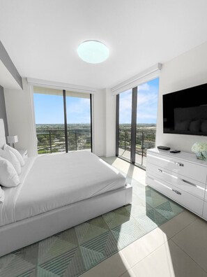 In-room safe, iron/ironing board, WiFi, bed sheets