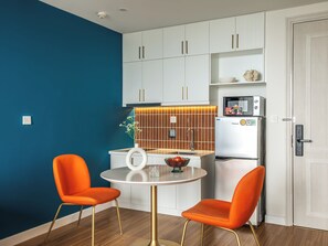 Appart'hôtel Luxe, balcon, vue plage | Cuisine privée | Micro-ondes, plaque de cuisson