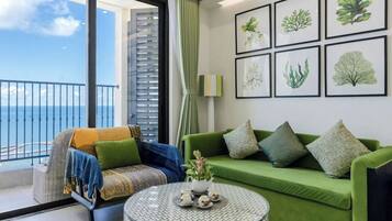 Luxury-Apartment, Balkon, Strandblick | Wohnbereich