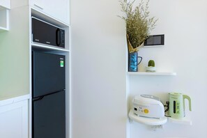 Deluxe Apartment, Balcony, Beach View | Private kitchen | Fridge, microwave, stovetop, cookware/dishes/utensils - JM Apartment Hillside Phu Quoc (An Thoi)