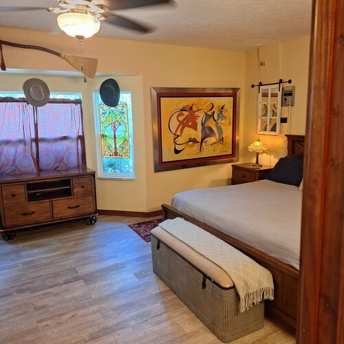 Award-Winning Lucky U Ranch 4BR Main House - Mini Horses, Donkeys & Ranch Tours
