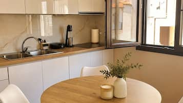 Comfort Apartment, Courtyard View | Private kitchen