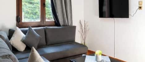 Appartement Confort, vue sur la cour intérieure | Aire de séjour