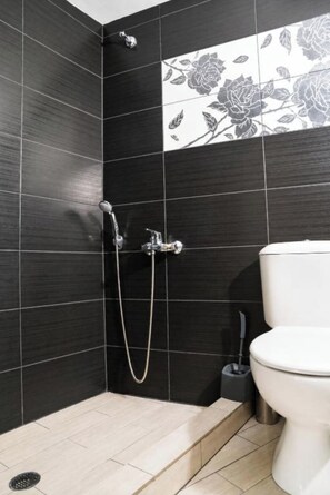 Comfort Apartment, Courtyard View | Bathroom - Bright and central apartment  (Siatista)