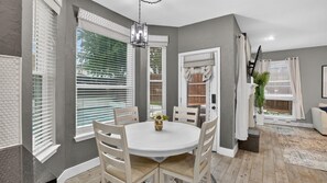Outdoor dining - Private Pool | Fire Pit | Near Grapevine Lake (Flower Mound)