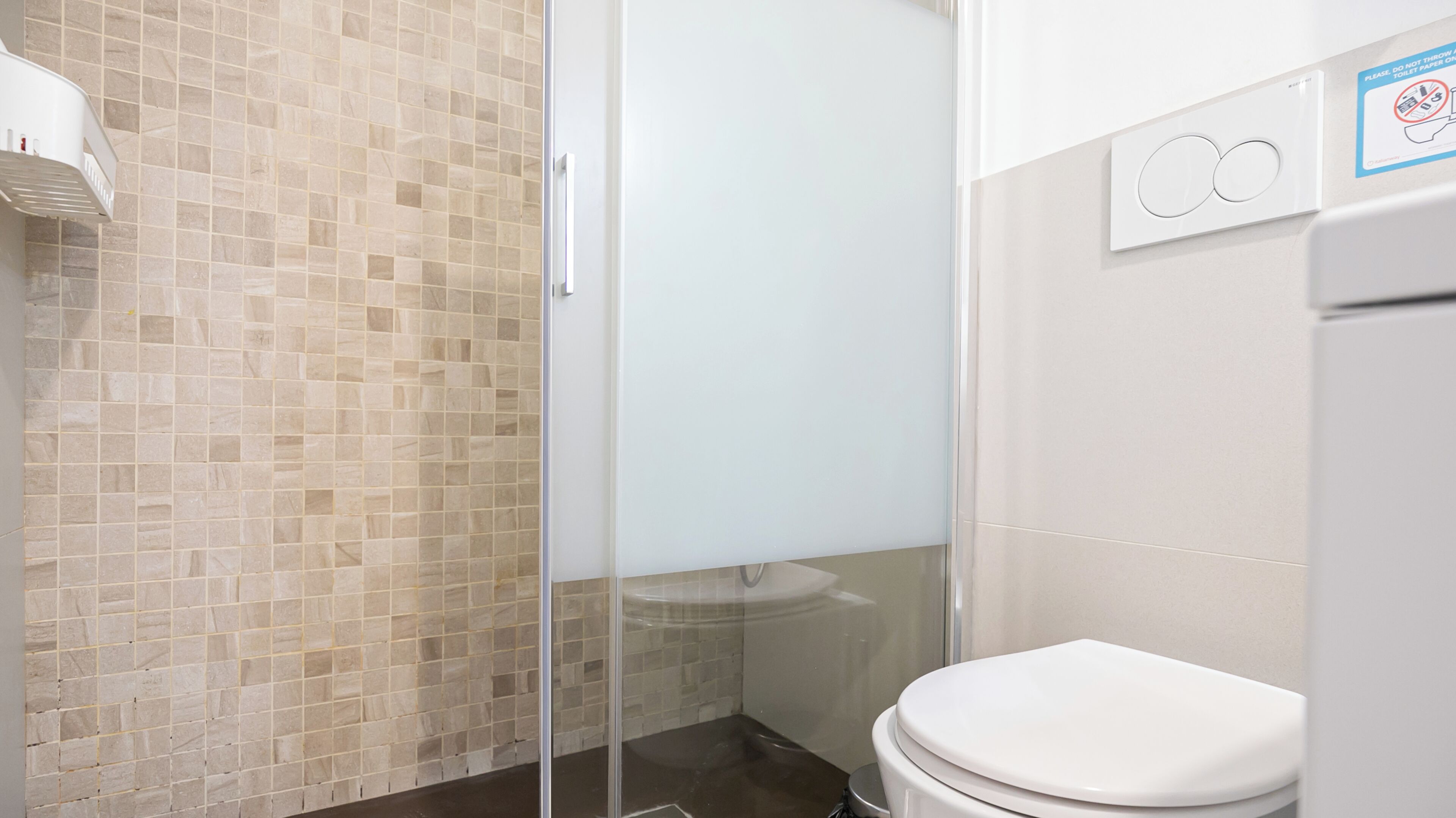 Appartement (1 Bedroom) | Salle de bain | Douche
