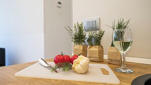Lägenhet (1 Bedroom) | Eget kök | Mikrovågsugn, espressobryggare, vattenkokare och barnstol