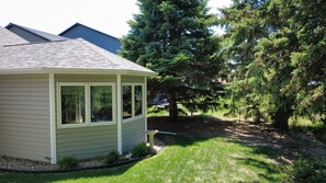 Exterior - Amazing 2-BR townhome, Sleeps 6 (Spirit Lake)