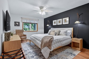 2 bedrooms, iron/ironing board, WiFi, bed sheets