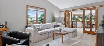 Amazing 2-BR townhome, Sleeps 6