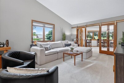 Amazing 2-BR townhome, Sleeps 6