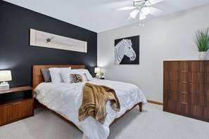 Room - Amazing 2-BR townhome, Sleeps 6 (Spirit Lake)