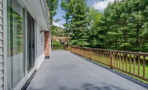 Property grounds - A Home Away From Home In East Hartford! (East Hartford)