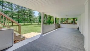 Property grounds - A Home Away From Home In East Hartford! (East Hartford)