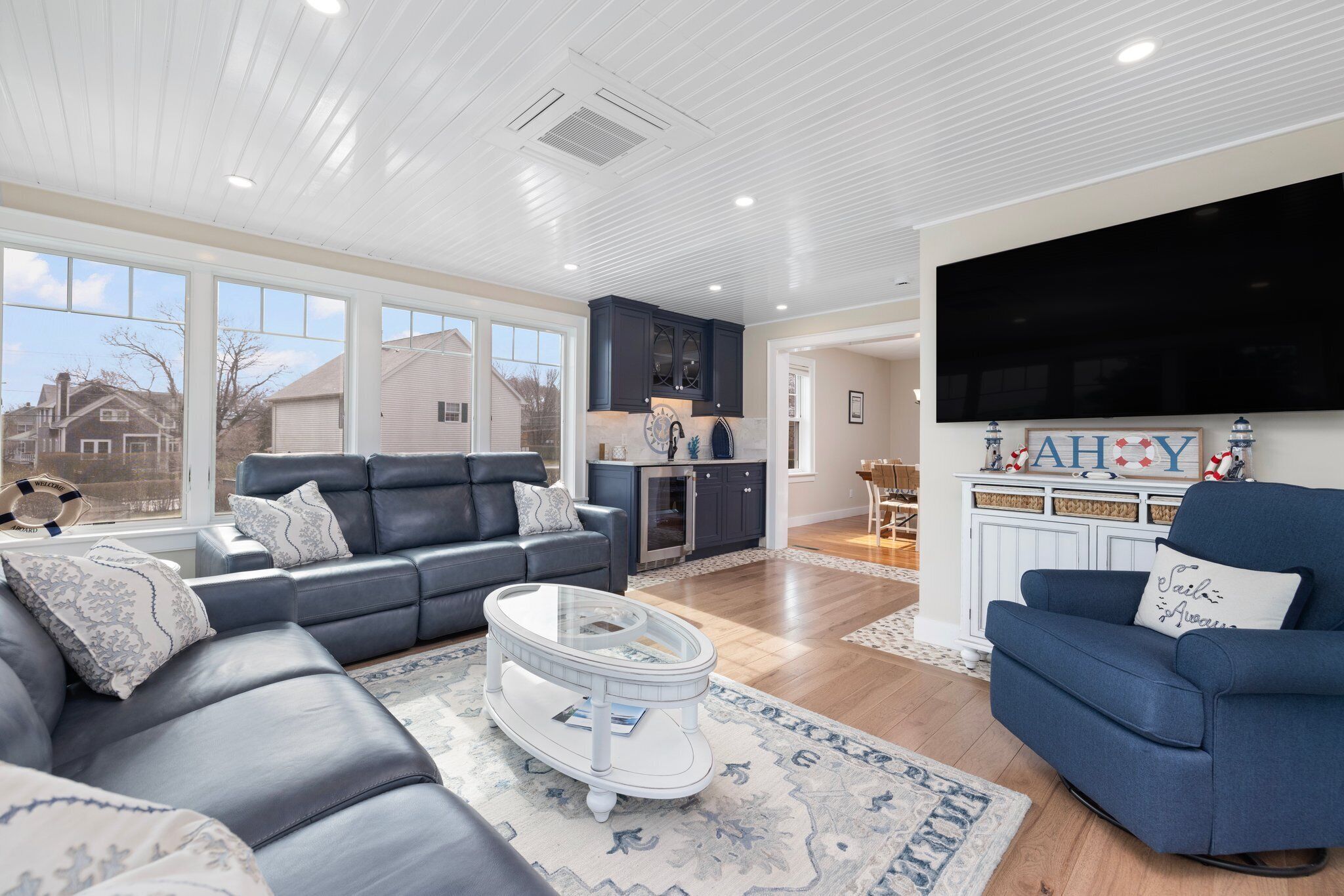Smart TV, fireplace