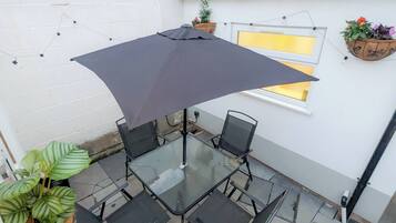 Casa, 3 habitaciones | Restaurante al aire libre