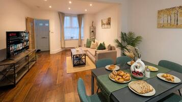 Casa, 3 habitaciones | Restaurantes