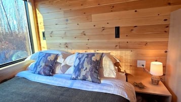 1 bedroom, bed sheets