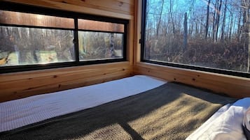 1 bedroom, bed sheets