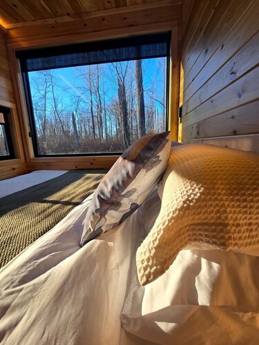 Sycamore: Serene Studio Pod Tiny Home in 300-Acre Woodland near Quakertown Pennsylvania