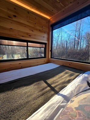 1 bedroom, bed sheets