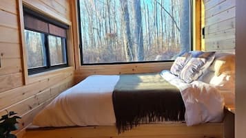 1 bedroom, bed sheets