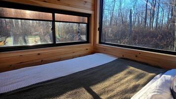 1 bedroom, bed sheets