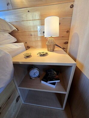1 bedroom, bed sheets