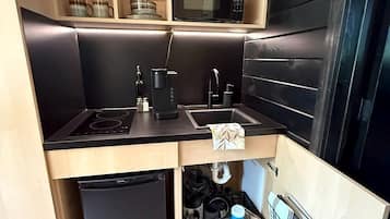 Coffee/tea maker, fridge, microwave, stovetop