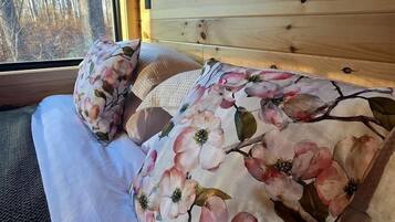 1 bedroom, bed sheets