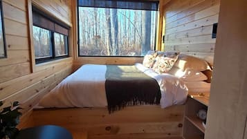1 bedroom, bed sheets