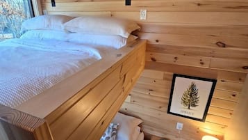 1 bedroom, bed sheets