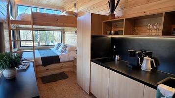 1 bedroom, bed sheets