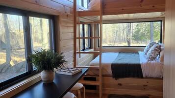 1 bedroom, bed sheets