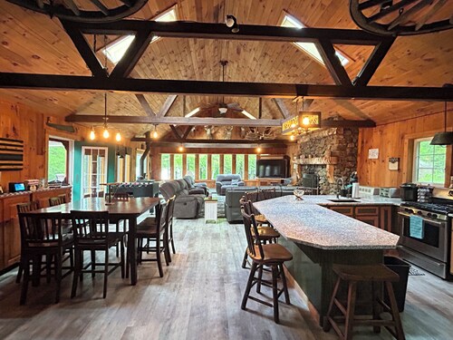 Sleeps 24! Ultimate family vacation, two houses side by side