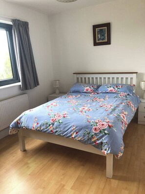 Bungalow, 4 Bedrooms, Fireplace - House on Skellig Ring (Portmagee)