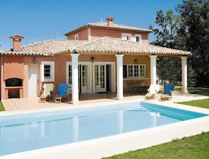 A two-story house with a swimming pool, outdoor seating, and a covered patio area. - Fayence Provencal House for 4 (Fayence)